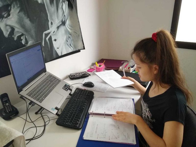 Adepta do homeschooling passa na USP e é impedida de se matricular