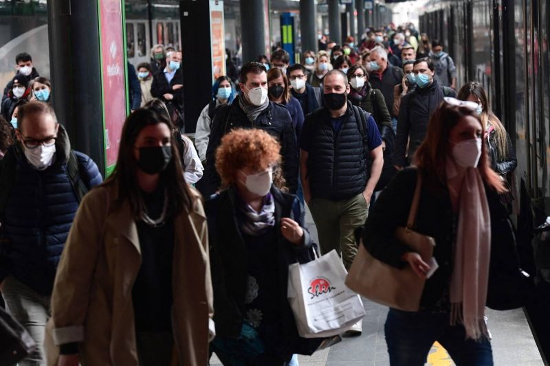 Com casos em queda, Itália reabre restaurantes e museus