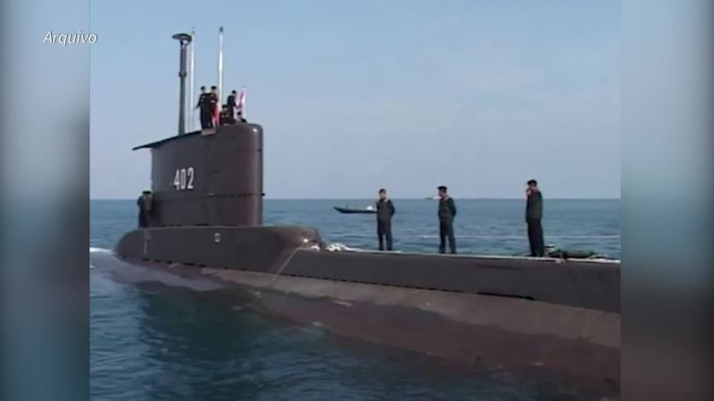 Militares divulgam vídeo de tripulação de submarino cantando