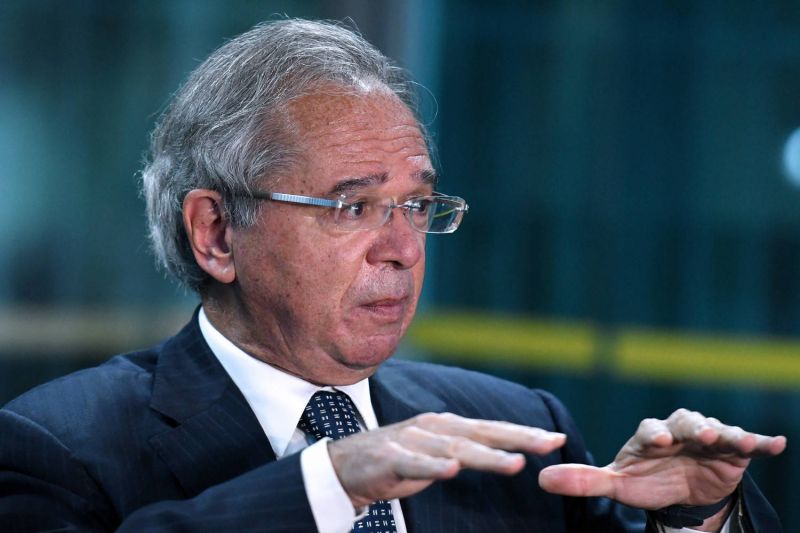 Guedes cobra trégua na pandemia: 'Subir em cadáver para fazer política'