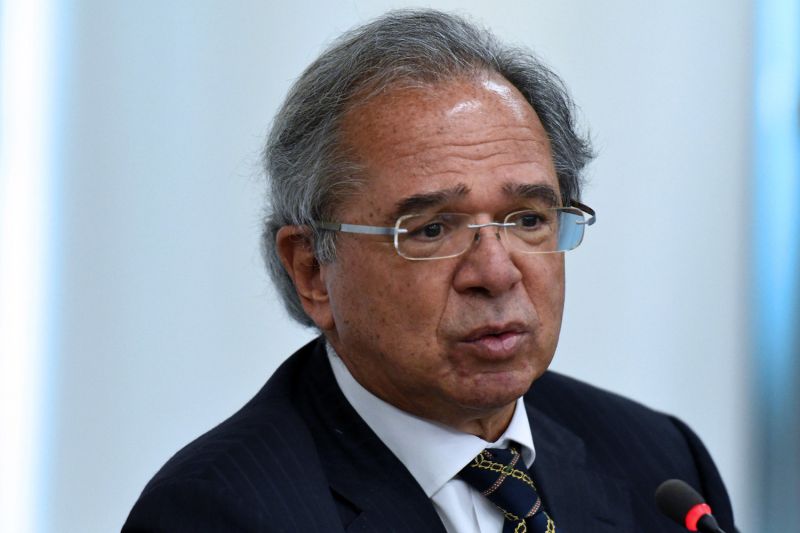 Guedes diz que Fies bancou filho de porteiro que tirou zero em provas