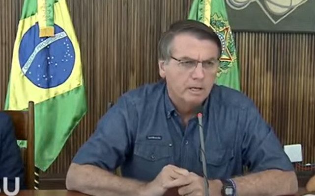 Bolsonaro comemora menos multa no campo e quer que índio produza