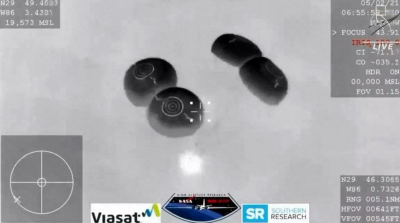 Veja as fotos do retorno da nave Crew Dragon à Terra neste domingo