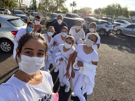 Alunos de enfermagem estão na linha de frente contra covid em SP