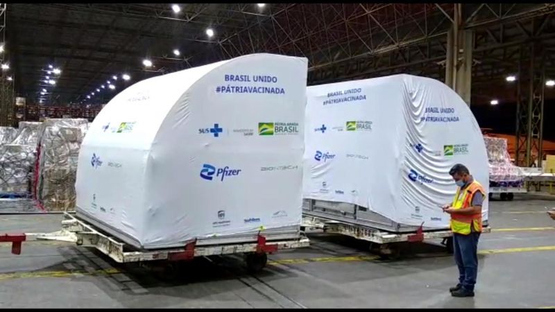 Segundo lote com 628 mil doses da Pfizer chega em Campinas (SP)