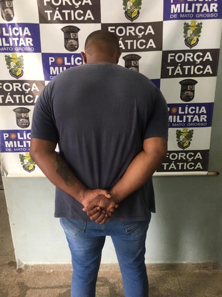 Taxista é preso e confessa que ajudou dupla que assaltou empresa em MT