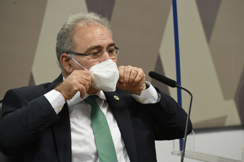 Queiroga evita dizer se apoia decreto contra restrições