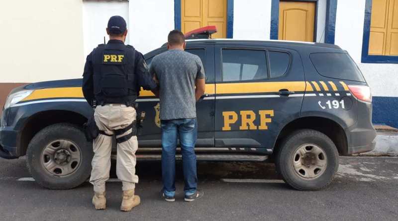 PRF prende motorista com mandado de prisão em aberto na BR 364