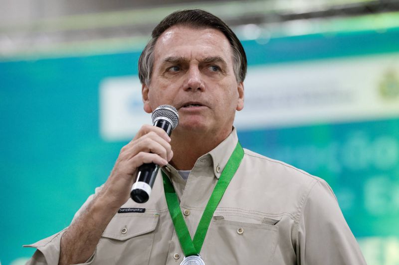 Metade reprova governo e trabalho de Bolsonaro, indica pesquisa 