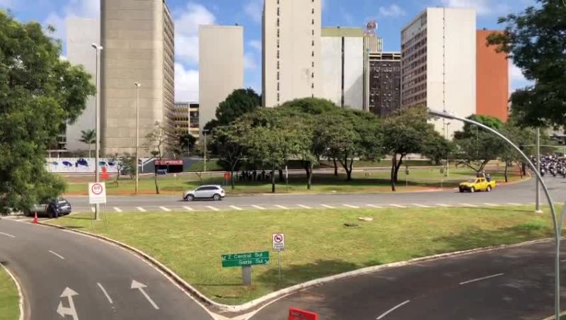 Bolsonaro sai em carreata com motociclistas em Brasília