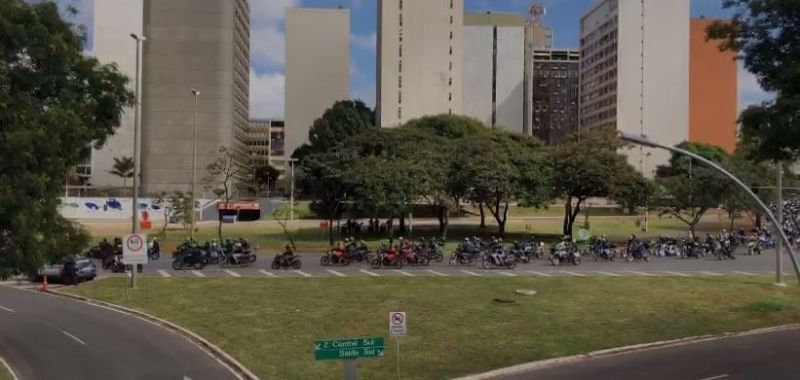 Brasília: Bolsonaro reúne centenas de motociclistas em carreata