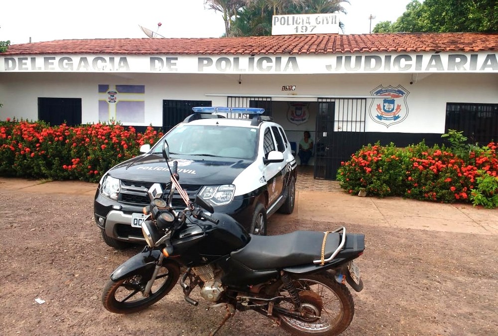 Homem é preso suspeito de ter matado o irmão após flagrá-lo agredindo a mãe em MT