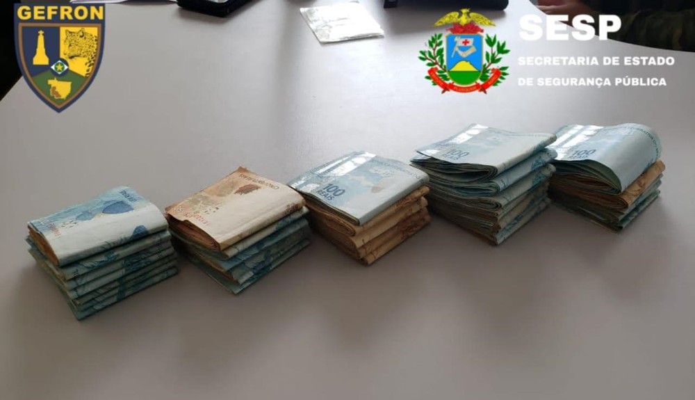 Duas passageiras são detidas com R$ 32,4 mil em táxi boliviano na fronteira de MT