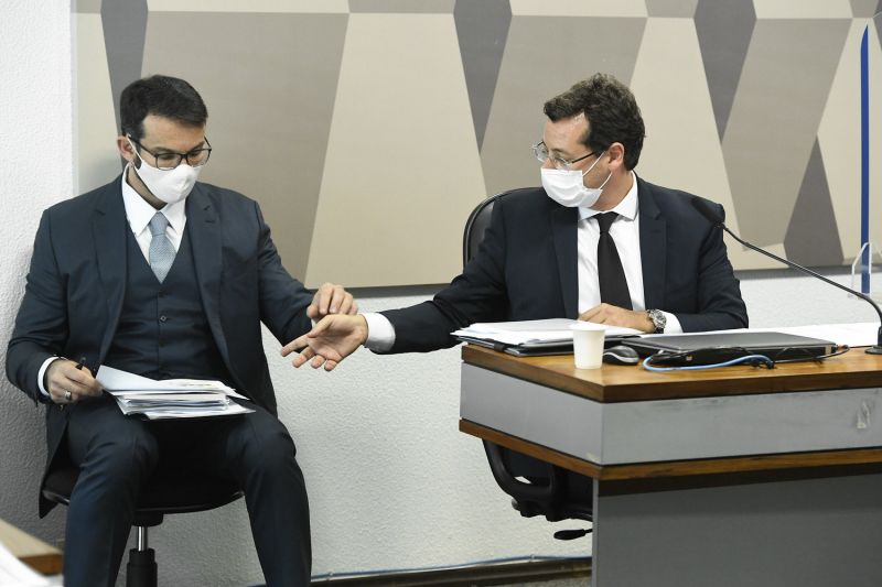 Aziz reclama de respostas e ameaça tornar Wajngarten investigado