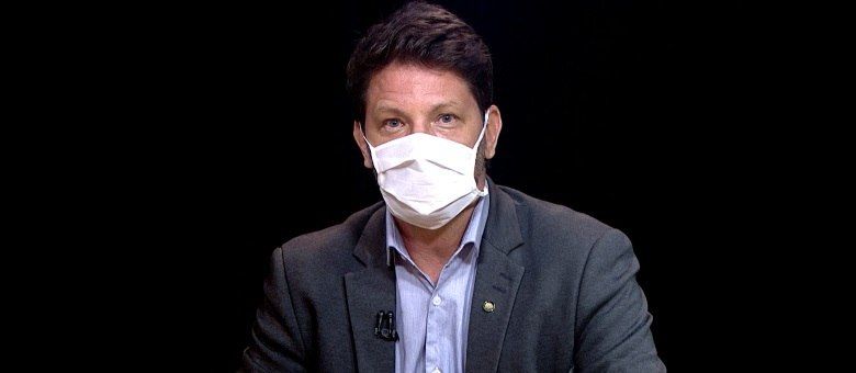 Mario Frias passa por cateterismo de emergência em Brasília