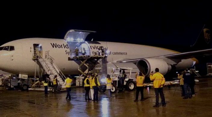 Novo lote com 628.290 doses da vacina da Pfizer chega ao Brasil