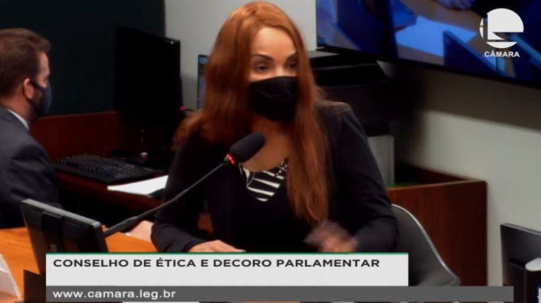 Ao Conselho de Ética, Flordelis volta a chorar e alegar inocência