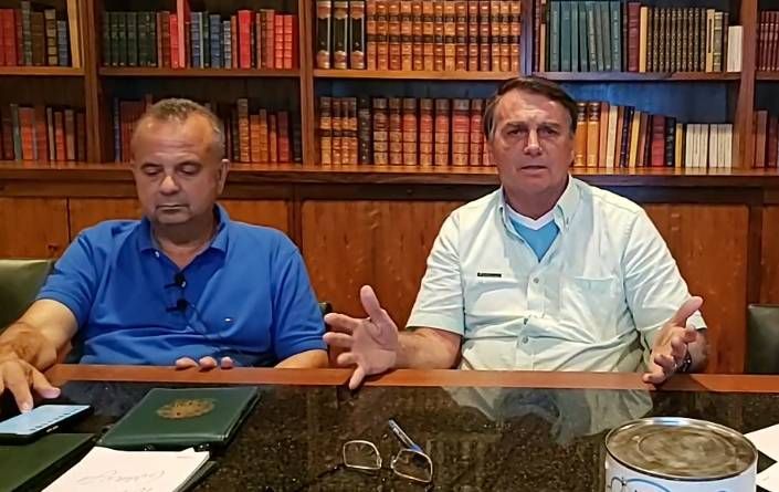 Bolsonaro critica CPI e diz que Pazuello fez tudo certo