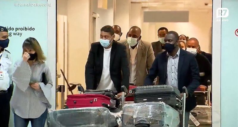 Senado chama embaixador de Angola para explicar deportações