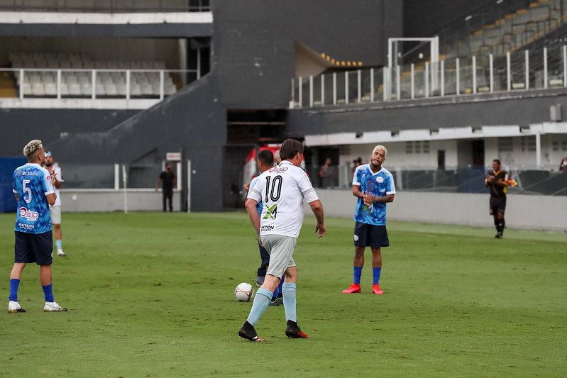 Bolsonaro lamenta morte de MC Kevin e relembra encontro