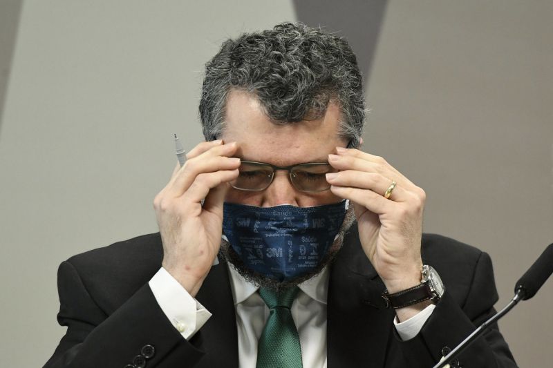 Ernesto diz que Ministério da Saúde adotou cobertura mínima no Covax 