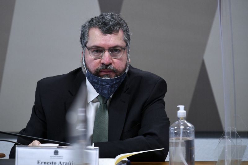 Araújo: governo do AM inviabilizou envio de oxigênio por avião