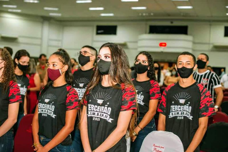 Alunos ajudam ONG, famílias carentes e lançam campanha de doação de sangue