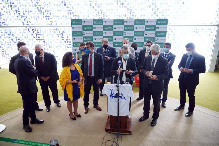 Deputados da oposição vão ao STF para barrar MP da Eletrobas