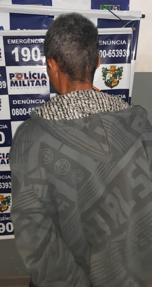 Homem culpa mulher por denúncia de tráfico, a agride e é preso em MT