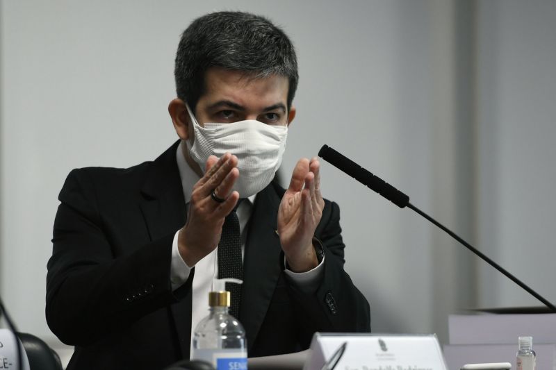 Randolfe: depoimento de Pazuello teve contradições flagrantes 
