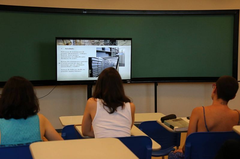 Especialistas promovem debates sobre a alfabetização tecnológica  