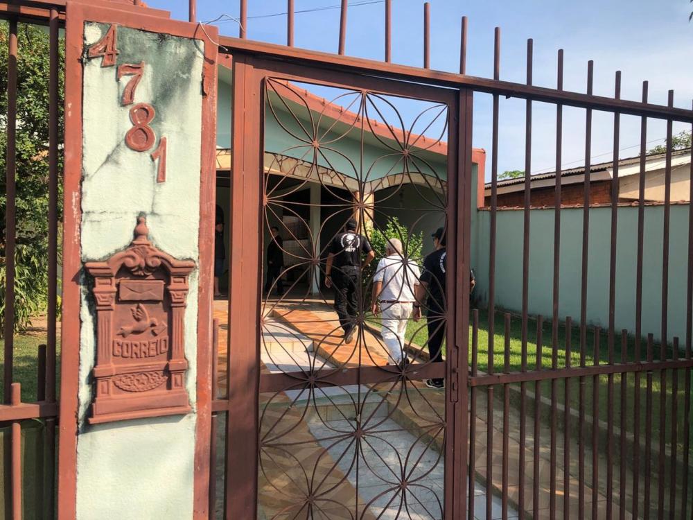 Golpista que se passava por fiscal é preso por cobrar propina para liberar carga de madeira apreendida em MT