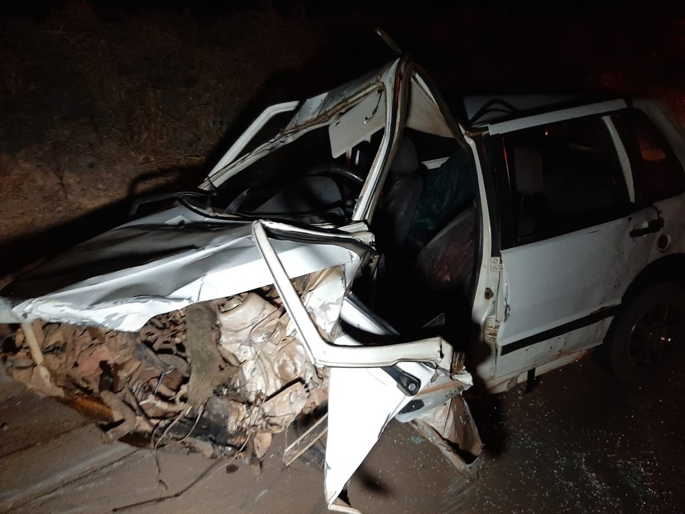 Motorista morre e duas pessoas ficam feridas após carros baterem de frente em MT