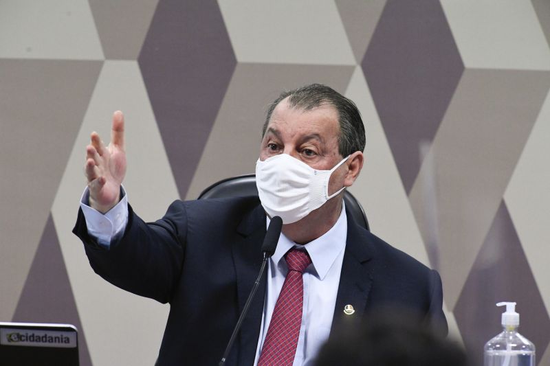 CPI da Covid analisa convocação de 9 governadores e 12 prefeitos