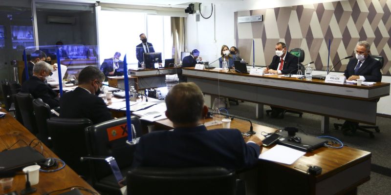 Secretária diz que nunca foi orientada a defender uso da cloroquina