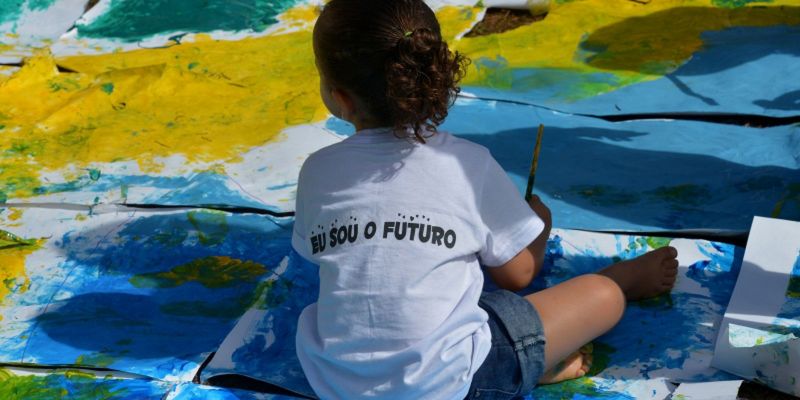 Cartilha estimula adoção de crianças mais velhas e com deficiência