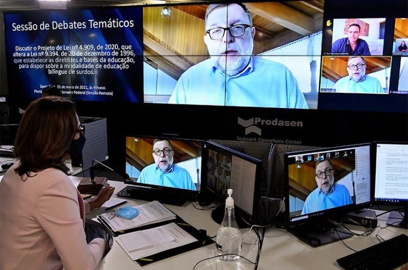 Senado aprova projeto de educação bilíngue para surdos