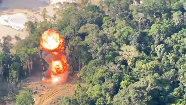 Operação explode alojamento de garimpeiros ilegais em terras indígenas