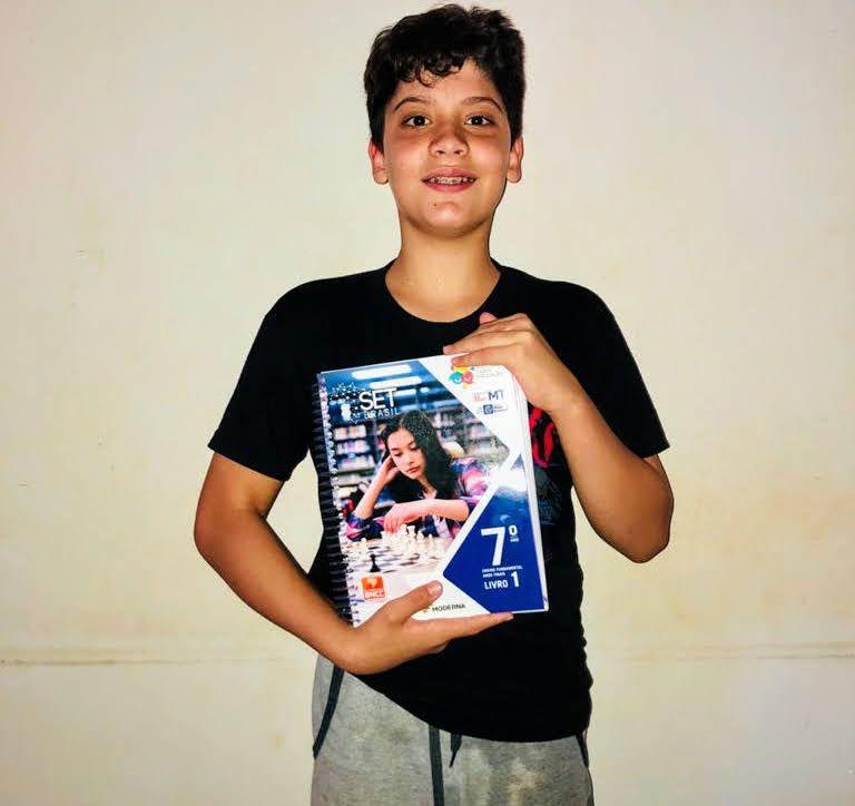 Alunos e professores aprovam material didático impresso entregue pela Seduc