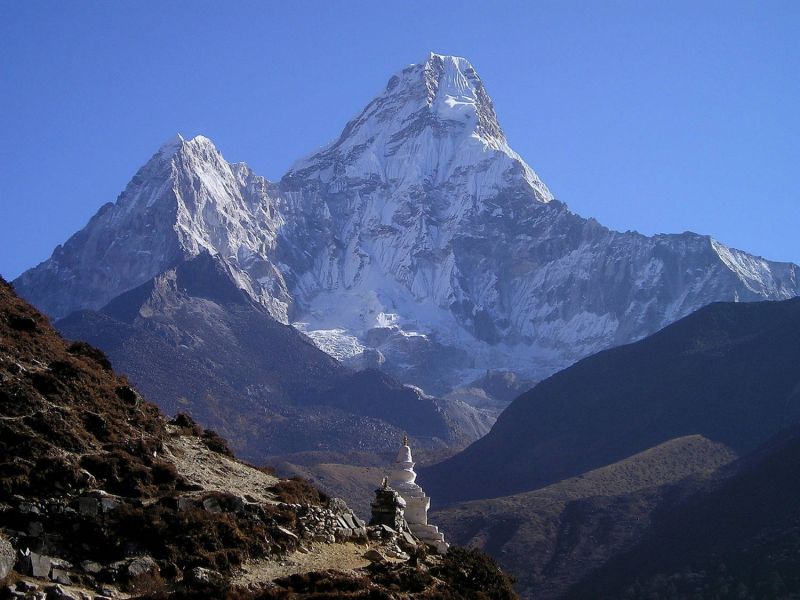 Dois islandeses com covid-19 chegam ao topo do Everest 