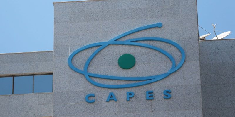 Capes diz que manterá 90 mil bolsas de pós-graduação no país