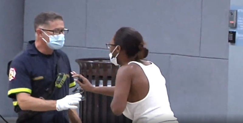 Trio abre fogo contra multidão na Florida e deixa ao menos 2 mortos 