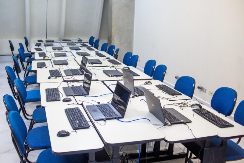 Professores da rede municipal recebem 4,4 mil computadores