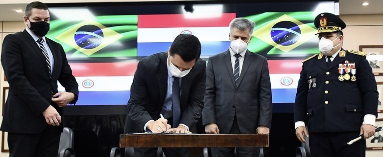 Brasil e Paraguai selam acordo para reforçar segurança na fronteira