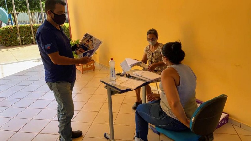 Material didático é entregue para estudantes de Várzea Grande