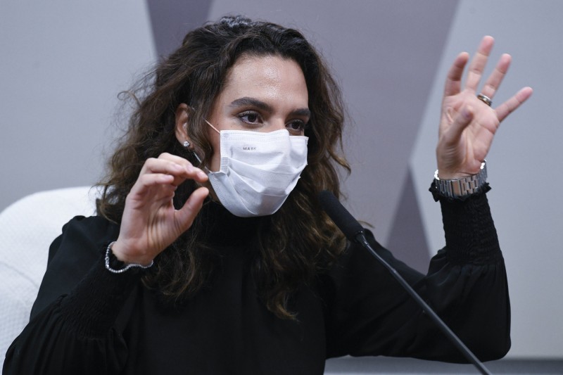 Luana diz que cloroquina aumenta em 77% risco de morte por covid