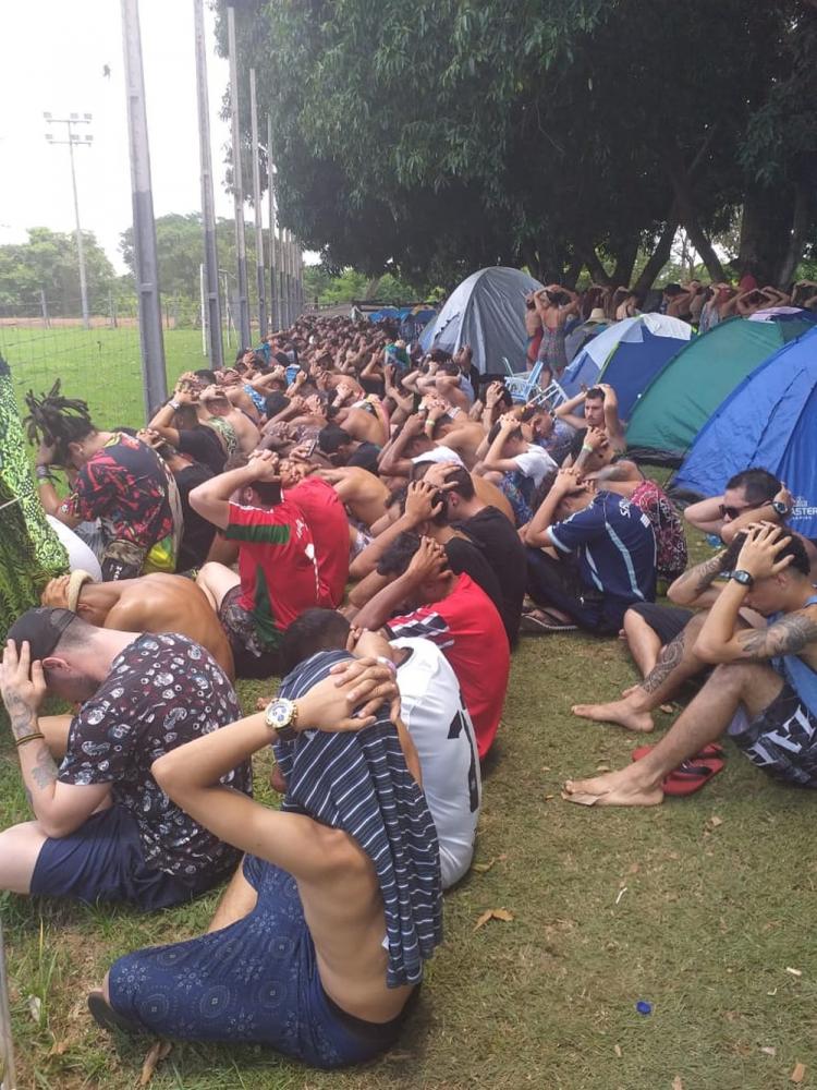Polícia fecha festa rave, encontra drogas e 27 pessoas são detidas