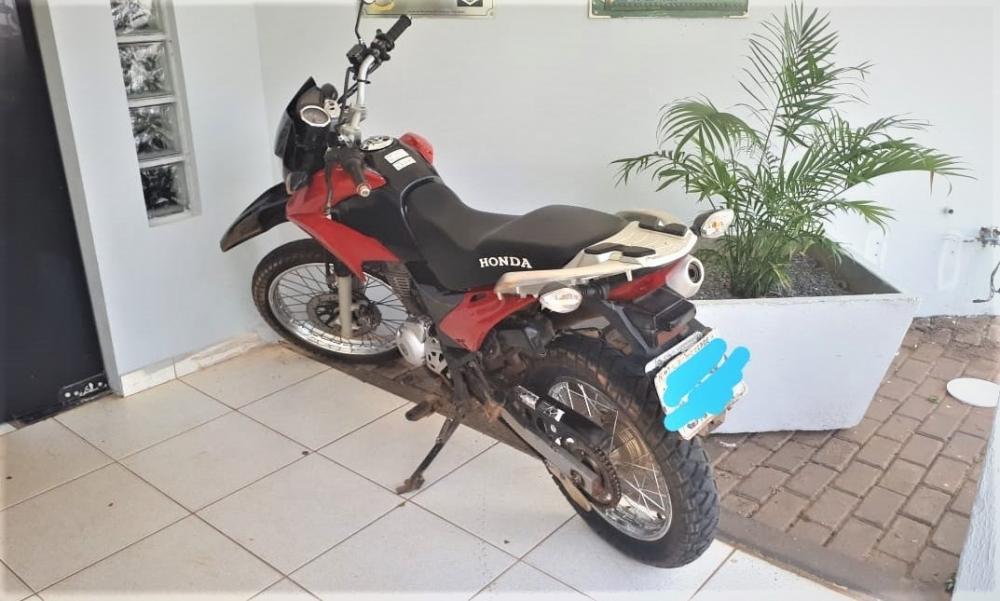 Moto furtada que era utilizada em roubos é apreendida pela PM em Lucas
