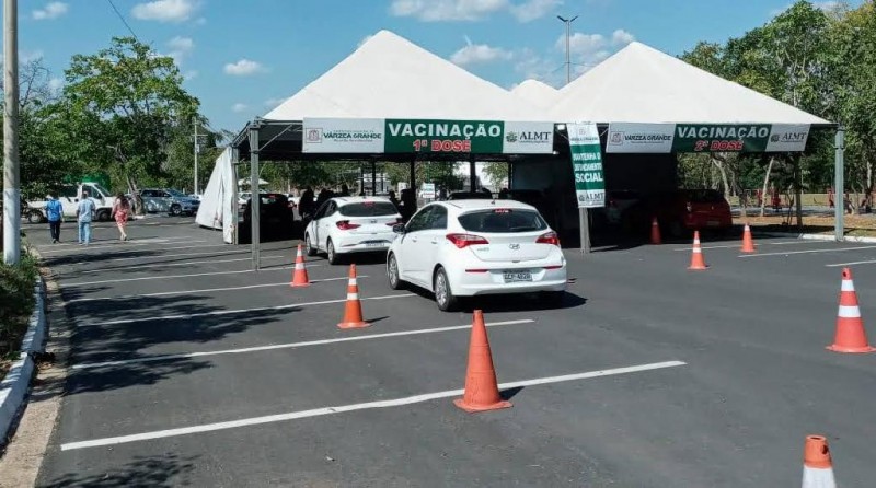 Profissionais da rede estadual da educação em Várzea Grande são vacinados