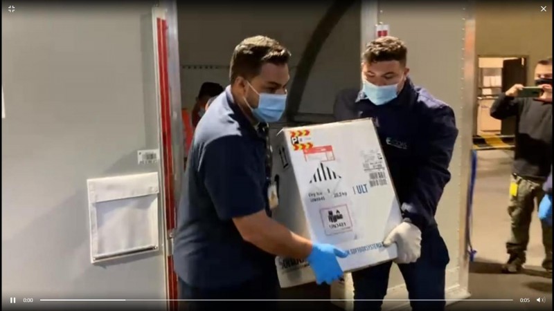 Mais um lote com 527 mil doses de vacina da Pfizer chega ao Brasil